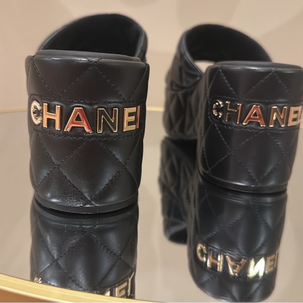 CHANEL DAD Sandals Quilted leather CC LOGO Mules slides size 40 - Picture 12 of 17
